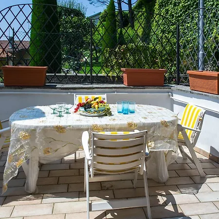 Ferienhaus La Rosa Sul Lago Carate Urio